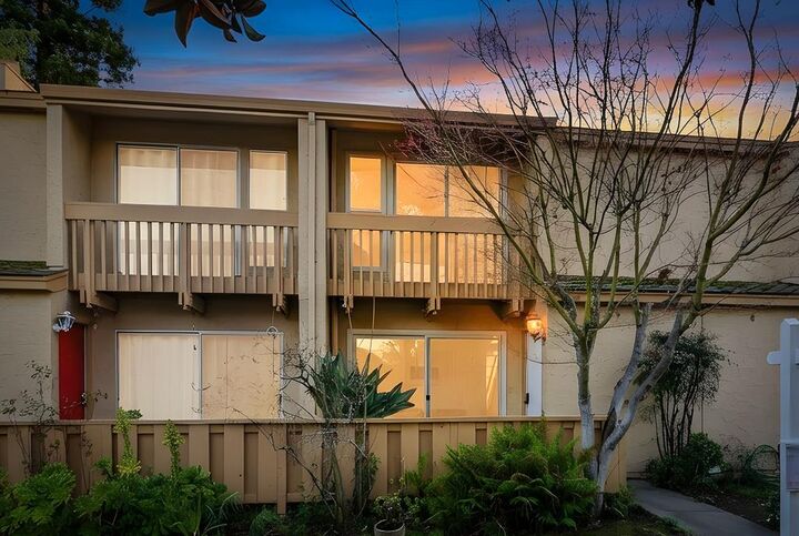 Property Photo: 125 Connemara Way 32 CA 94087