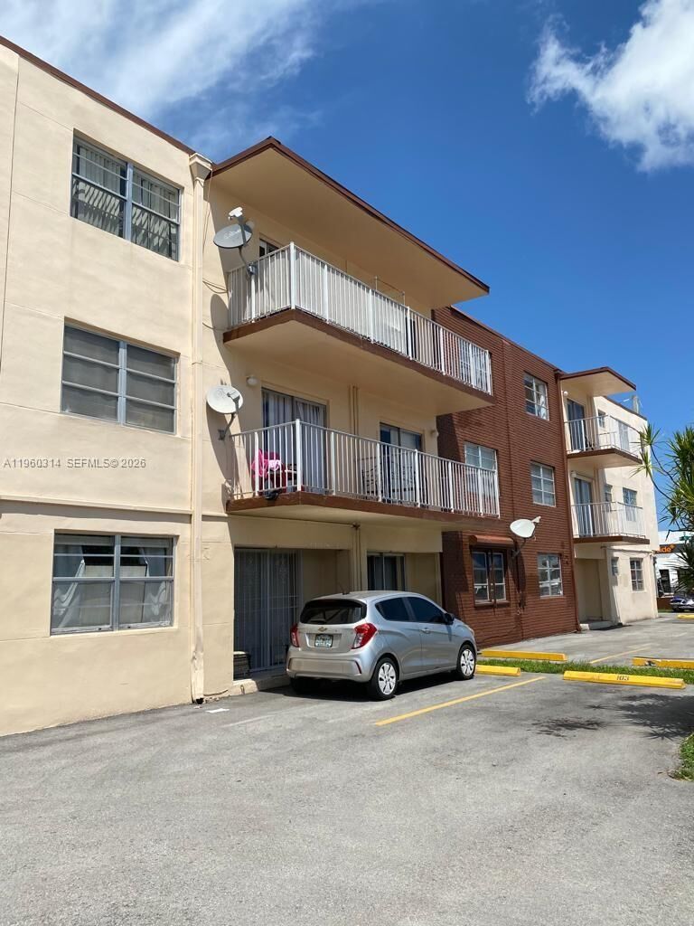 Property Photo: 12500 NE 5th Ave 101 FL 33161