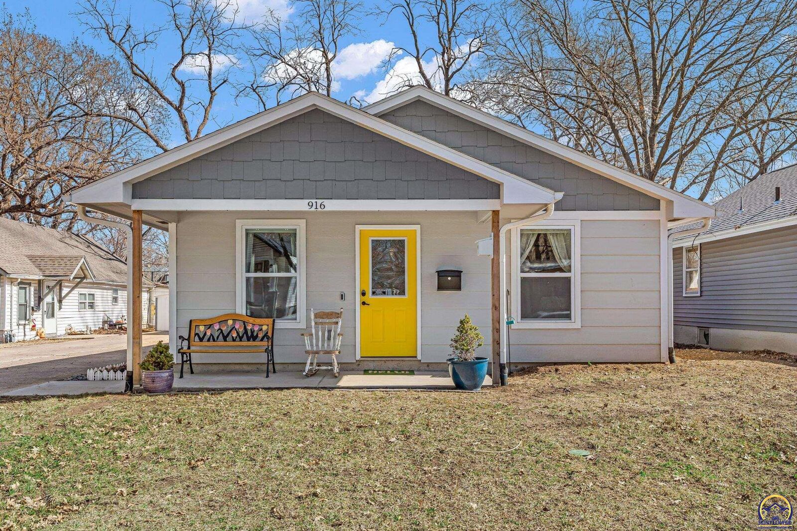 Property Photo:  916 SW Warren Ave  KS 66606 