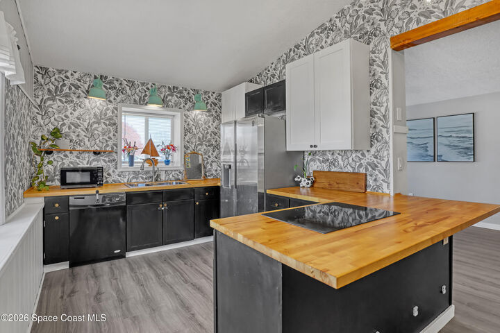 Property Photo:  4418 Eleanor Drive  FL 32935 