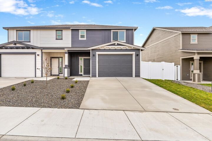Property Photo:  7461 Grapevine Ct  WA 99353 