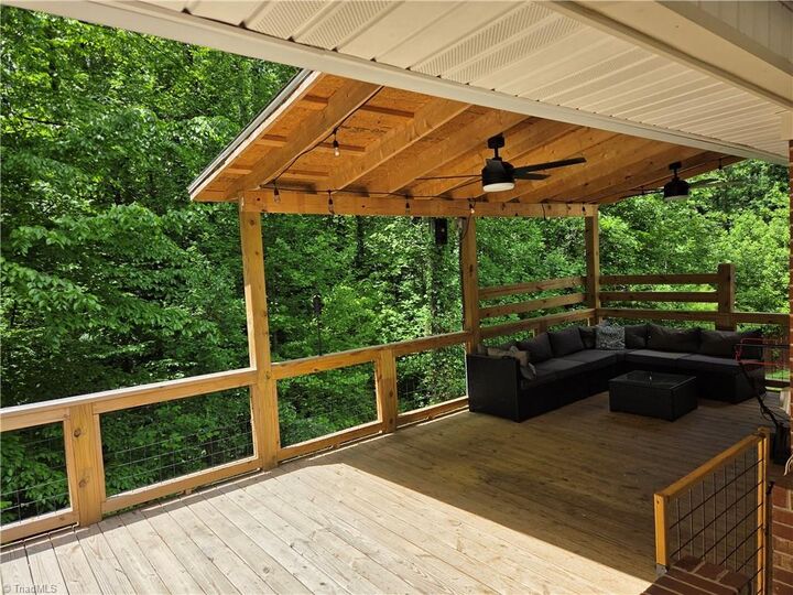 Property Photo:  1542 Overlook Drive  NC 28697 