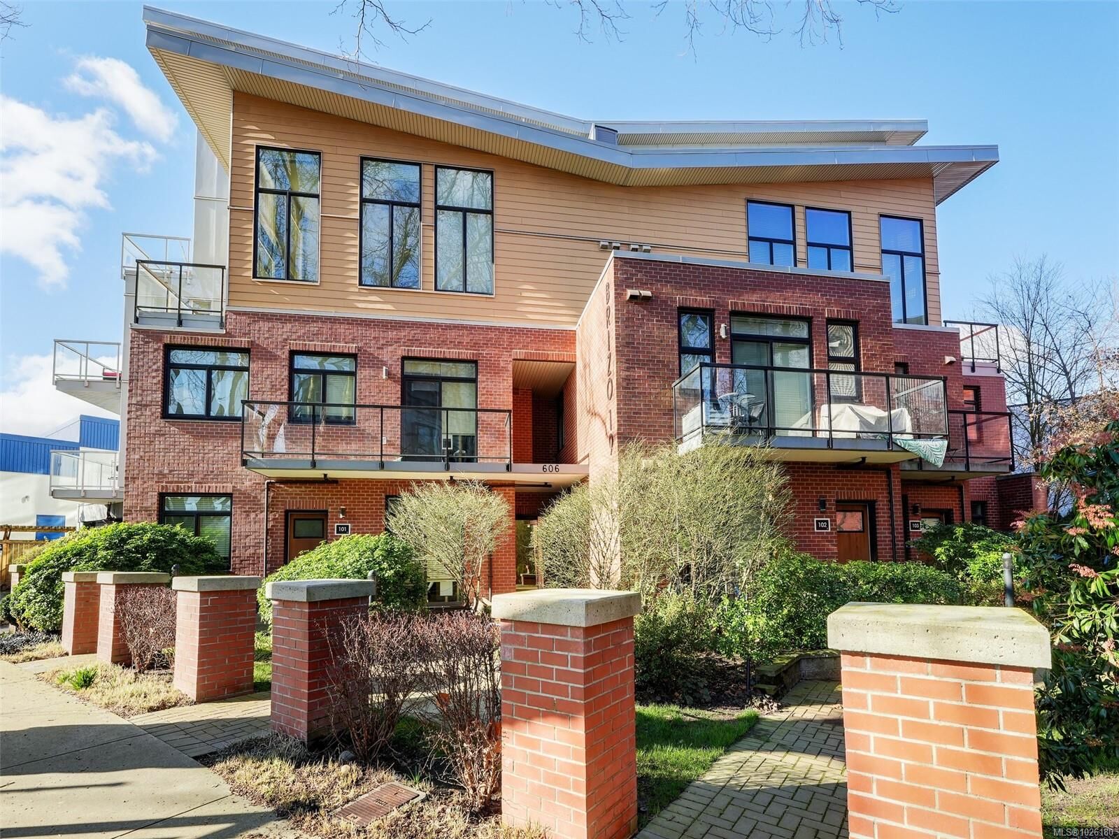 Property Photo:  606 Speed Ave 305  BC V8Z 1A4 