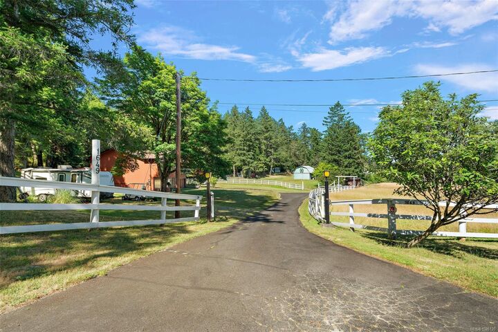 Photo de la propriété: 1649 Charlton Rd BC V9E 2C8