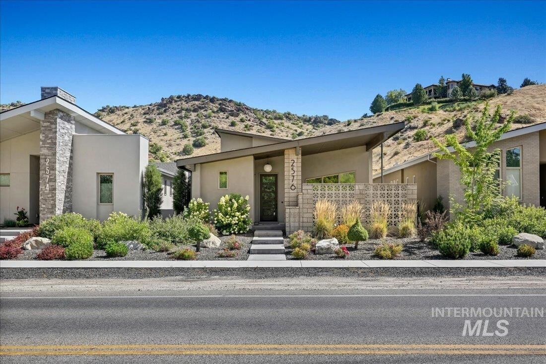 Property Photo:  2576 E Warm Springs Ave  ID 83712 