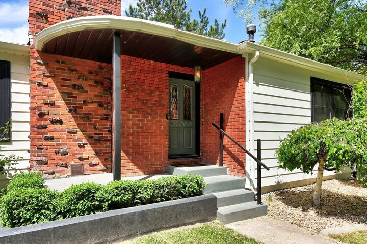 Property Photo: 743 N Horseshoe Bend Rd ID 83616