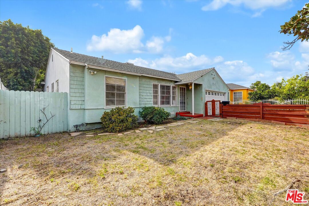 Property Photo: 8759 Snowden Ave CA 91331