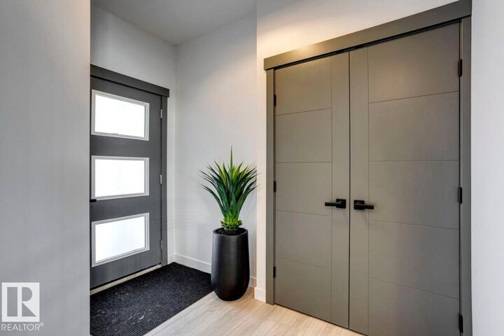 Property Photo:  959 18 Avenue NW  AB T6T 2X3 