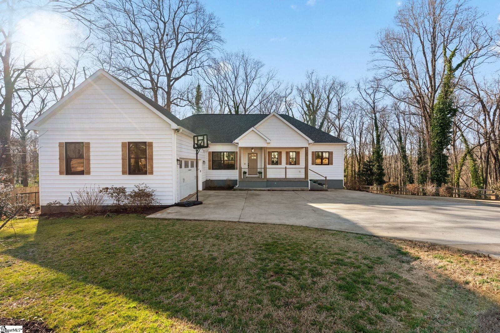 Property Photo: 125 Woodland Drive SC 29617