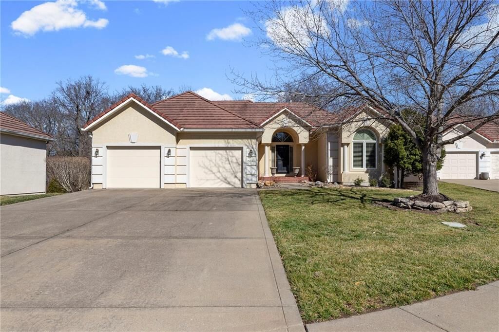 Property Photo:  21304 E 37th Terrace Court S  MO 64057 