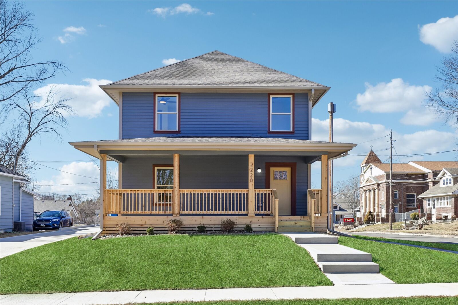 Property Photo:  2220 E 13th Street  IA 50316 