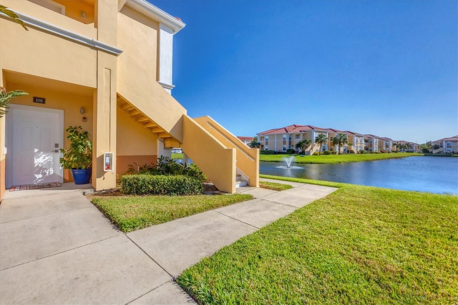 Property Photo:  2950 Viscaya Place 108  FL 34237 