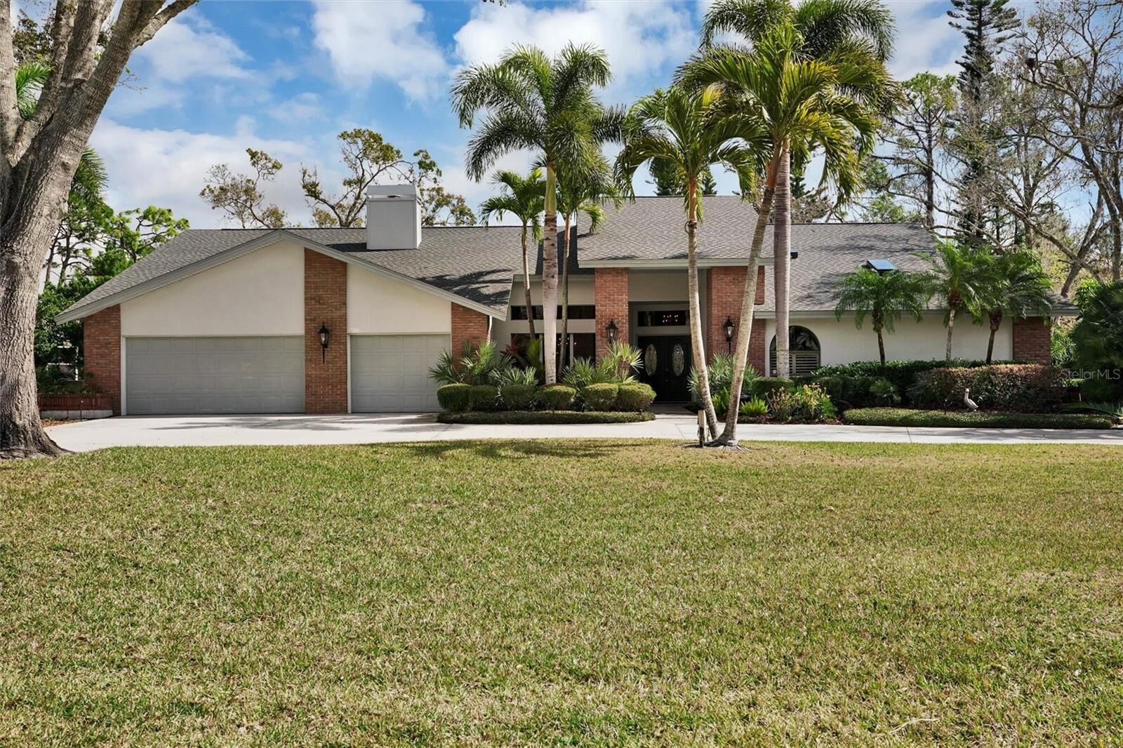 Property Photo:  7307 Weeping Willow Drive  FL 34241 