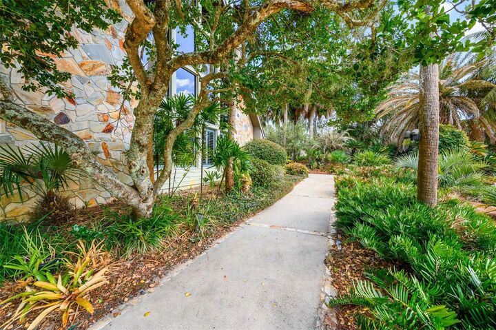 Property Photo:  6519 SW 37th Way  FL 32608 