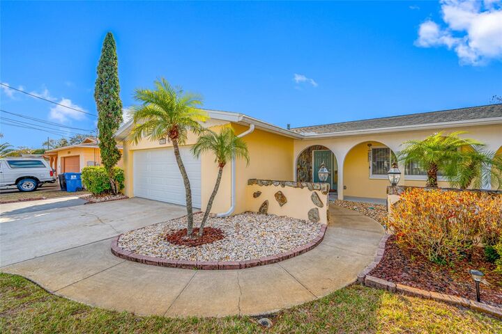 Property Photo: 1822 Winchester Road N FL 33710