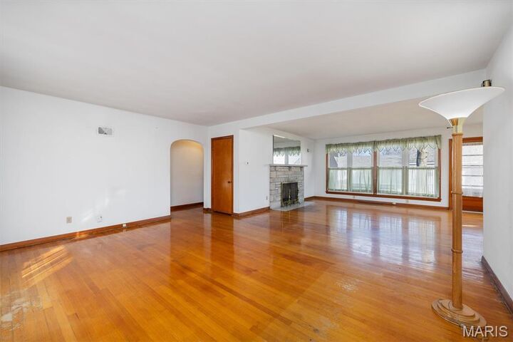 Property Photo:  205 W Magnolia Street  IL 62061 