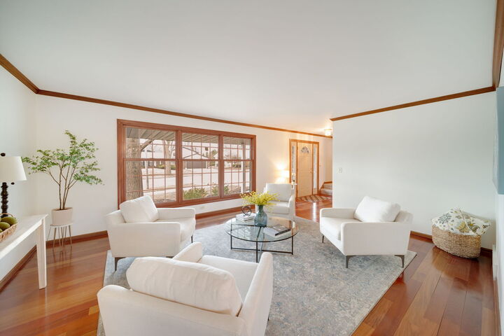 Property Photo:  1530 E Fleming Drive S  IL 60004 