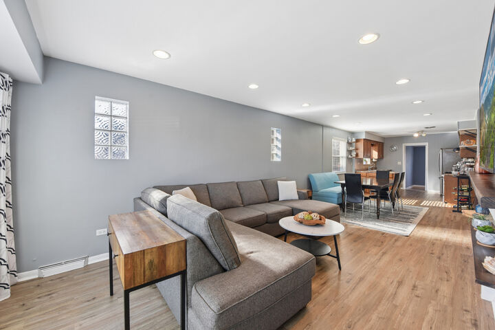 Property Photo:  3334 N Oleander Avenue  IL 60634 