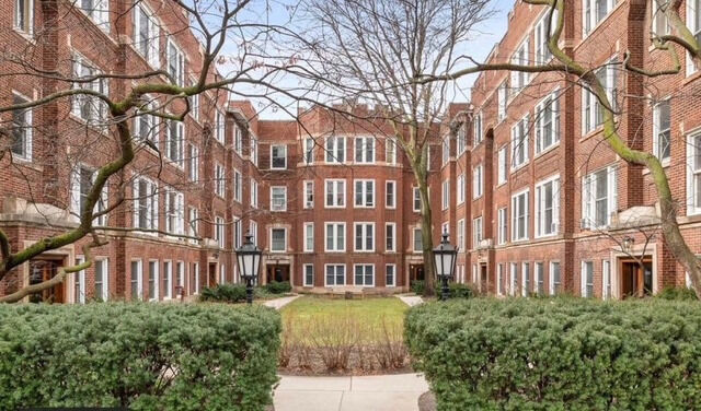 Property Photo: 5470 S Woodlawn Avenue 1E IL 60615