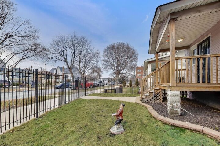 Property Photo:  2047 N Lavergne Avenue  IL 60639 