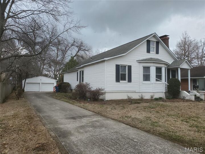 Property Photo: 1206 E Commercial MO 63834