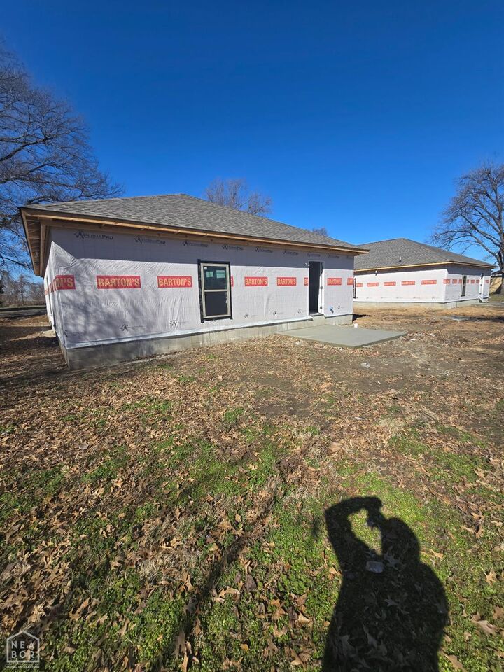 Property Photo:  207 Thompson  AR 72358 