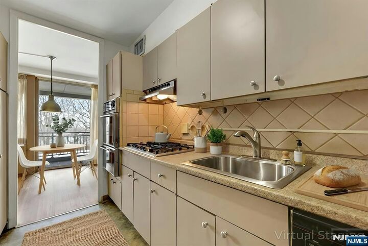 Property Photo:  2 Horizon Road #G5  NJ 07024 