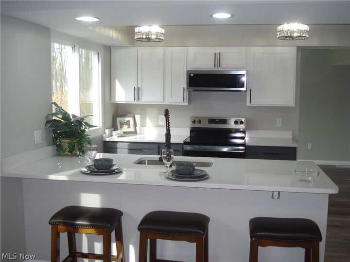 Property Photo:  8290 Quail Point Lane  OH 44060 