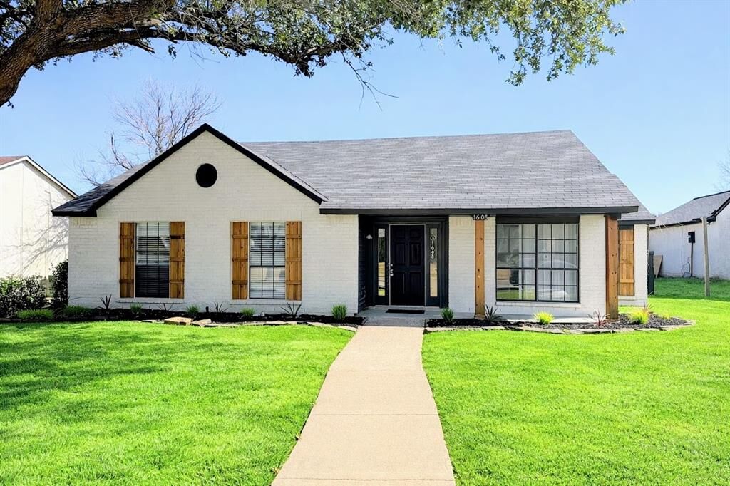 Property Photo:  1608 Hutchinson Street  TX 75150 