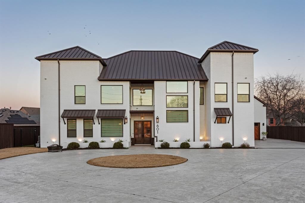 Property Photo: 601 S Jupiter Road TX 75002