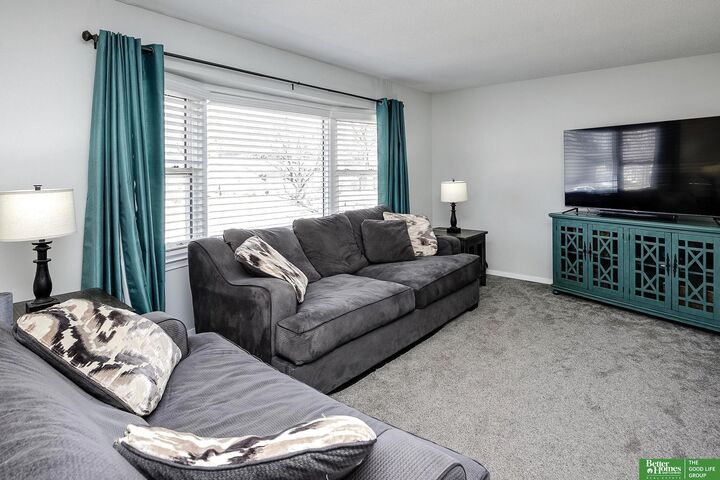 Property Photo:  5505 S 104 Avenue  NE 68127 