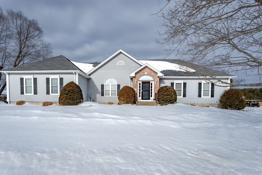 Property Photo:  61 Plantation Cir  MA 01085 