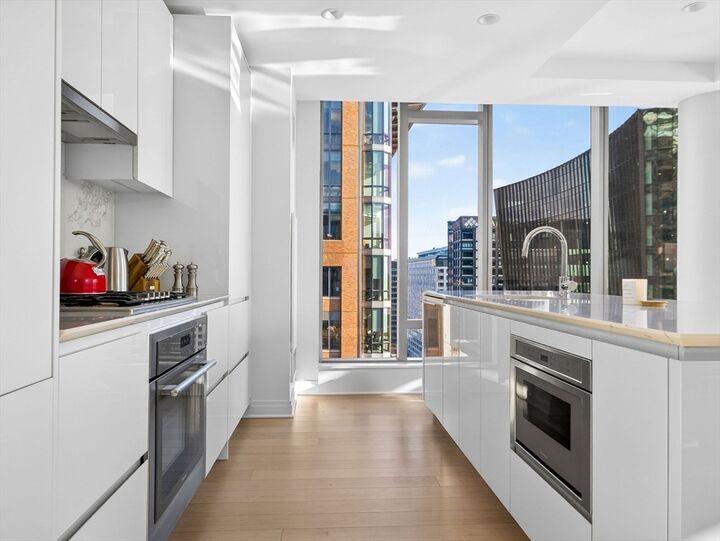 Property Photo:  135 Seaport Blvd 2008  MA 02210 