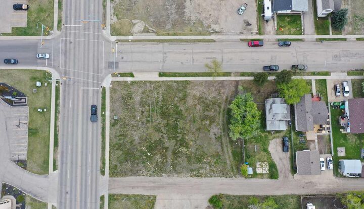 Property Photo: 10002 94 Avenue AB T8V 0K5