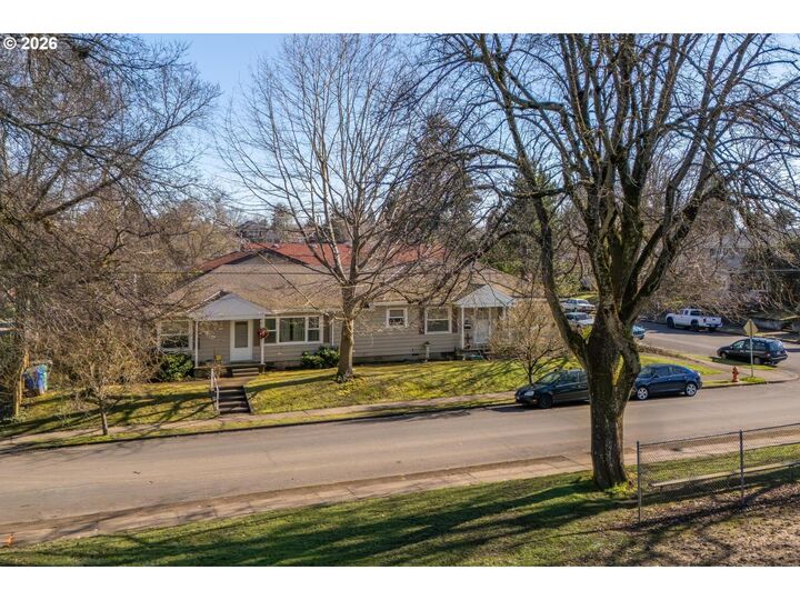 Property Photo: 7106 N Hodge Ave OR 97203