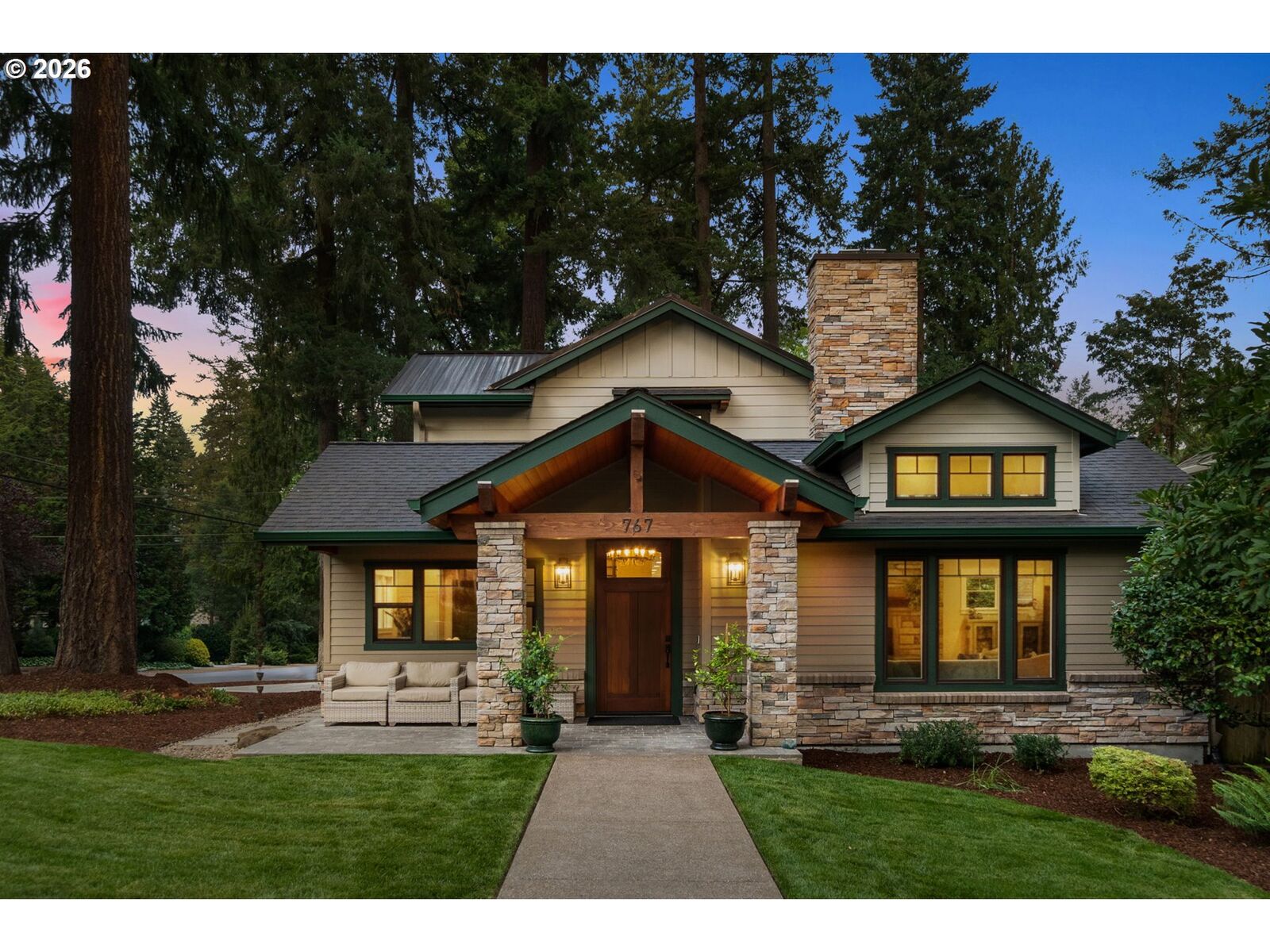 Property Photo:  767 10th St  OR 97034 