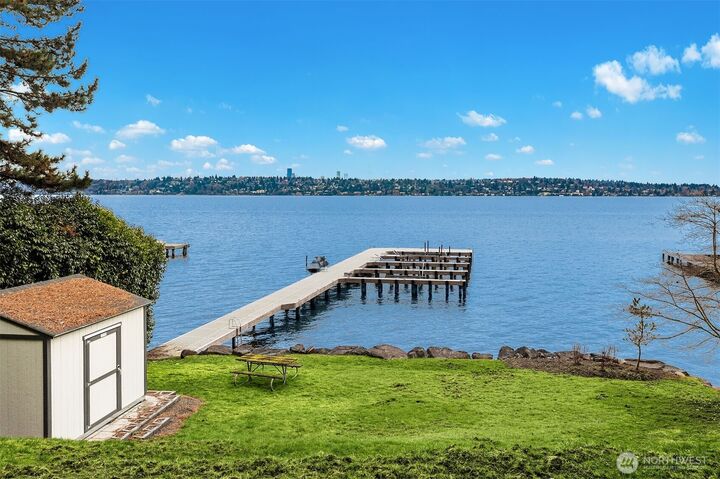 Property Photo:  1601  Evergreen Point Road  WA 98039 