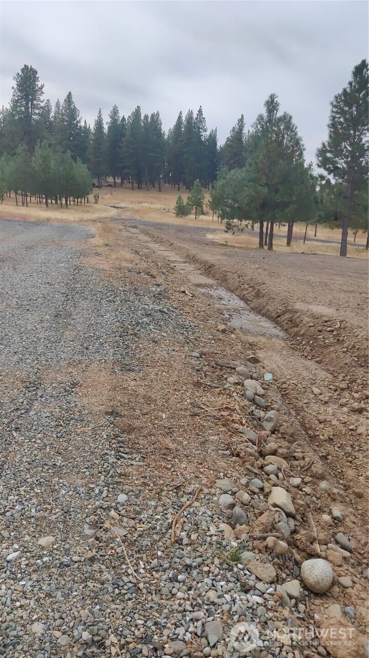 Property Photo:  1640  Leo Lane  WA 98922 