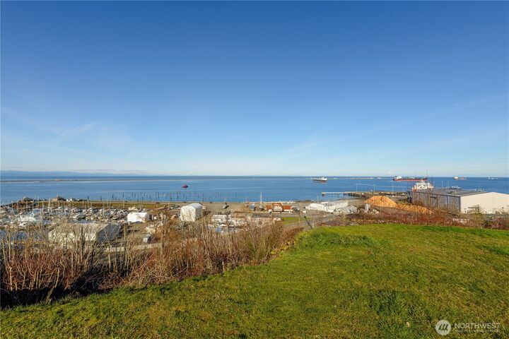 Property Photo: 734 W 4th St WA 98363