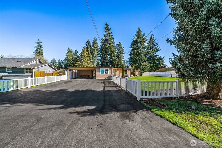 Property Photo:  2406  10th Avenue  WA 98354 