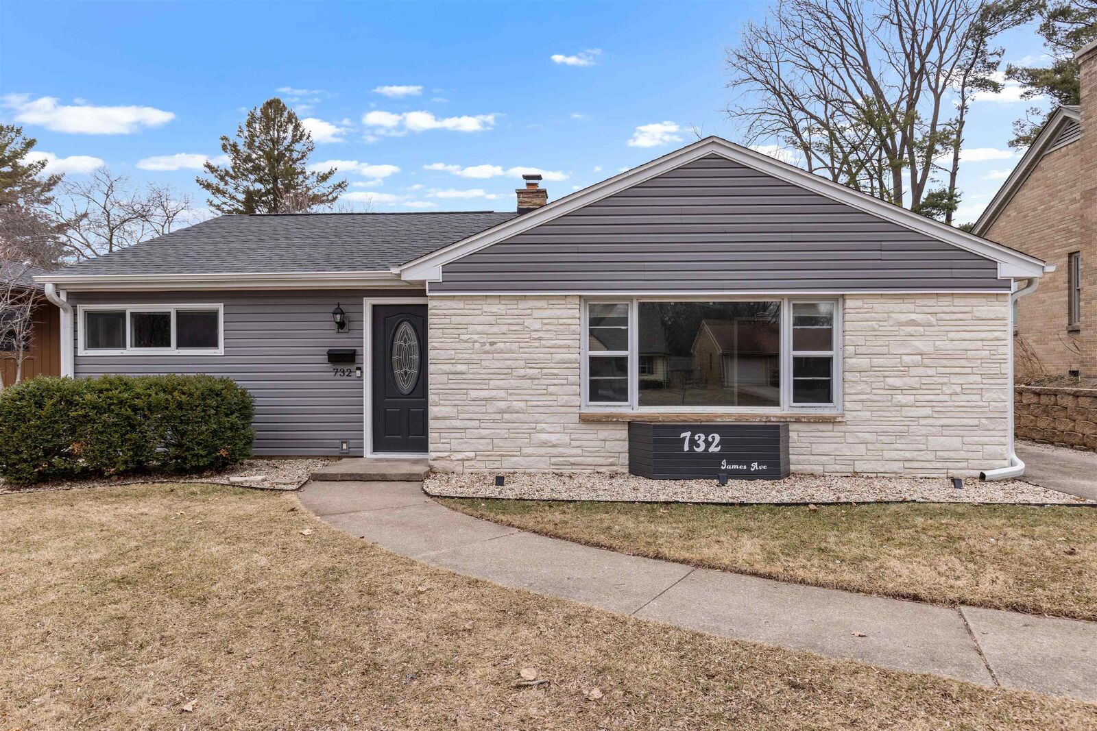 Property Photo: 732 James Avenue IL 61107