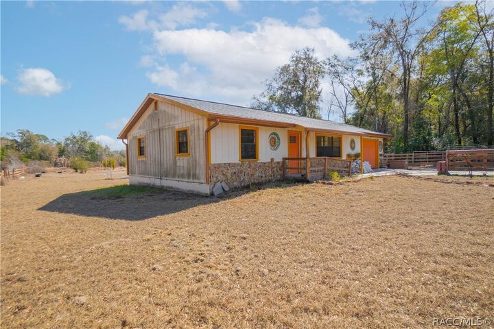 Property Photo:  1711 N Croft Avenue  FL 34453 