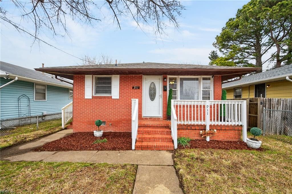Property Photo: 911 36th St VA 23607