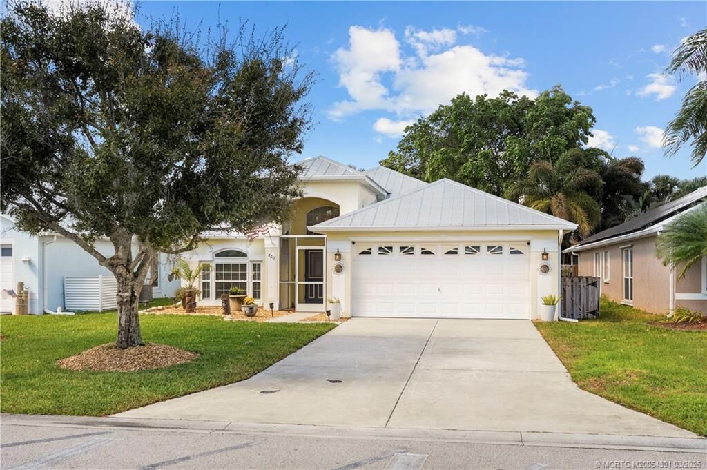 Property Photo:  820 NW Waterlily Place  FL 34957 