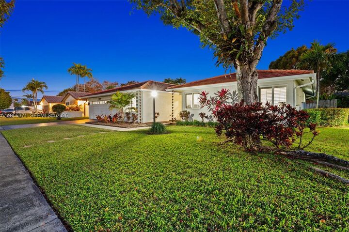 Property Photo: 12020 SW 93rd St FL 33186