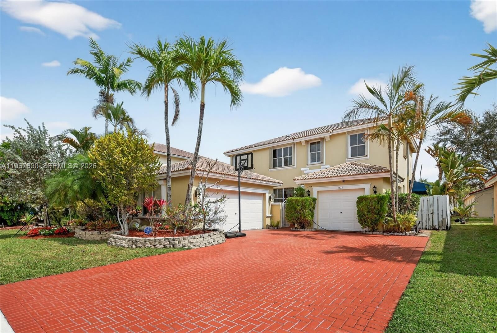 Property Photo:  1561 SW 187th Ave  FL 33029 
