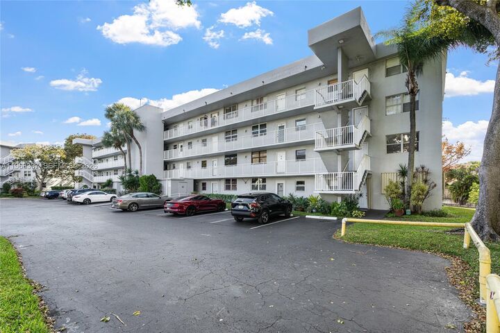 Property Photo:  112 Royal Park Dr 3H  FL 33309 