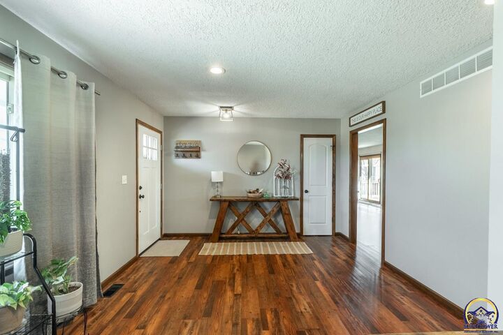 Property Photo: 5130 NW Kendall Dr KS 66618