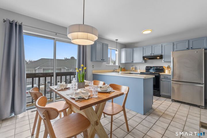 Property Photo:  80 Country Lane Apt 20  CT 06066 