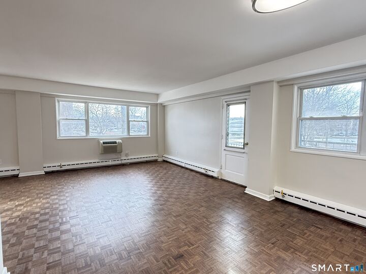 Property Photo:  25 Cartright Street 2D  CT 06604 